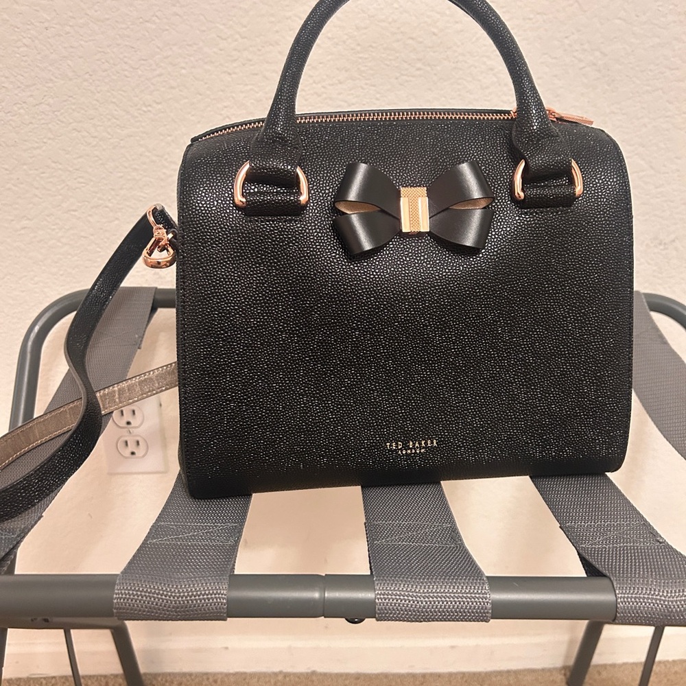 Ted baker purse. Used very few times it’s pretty like new.